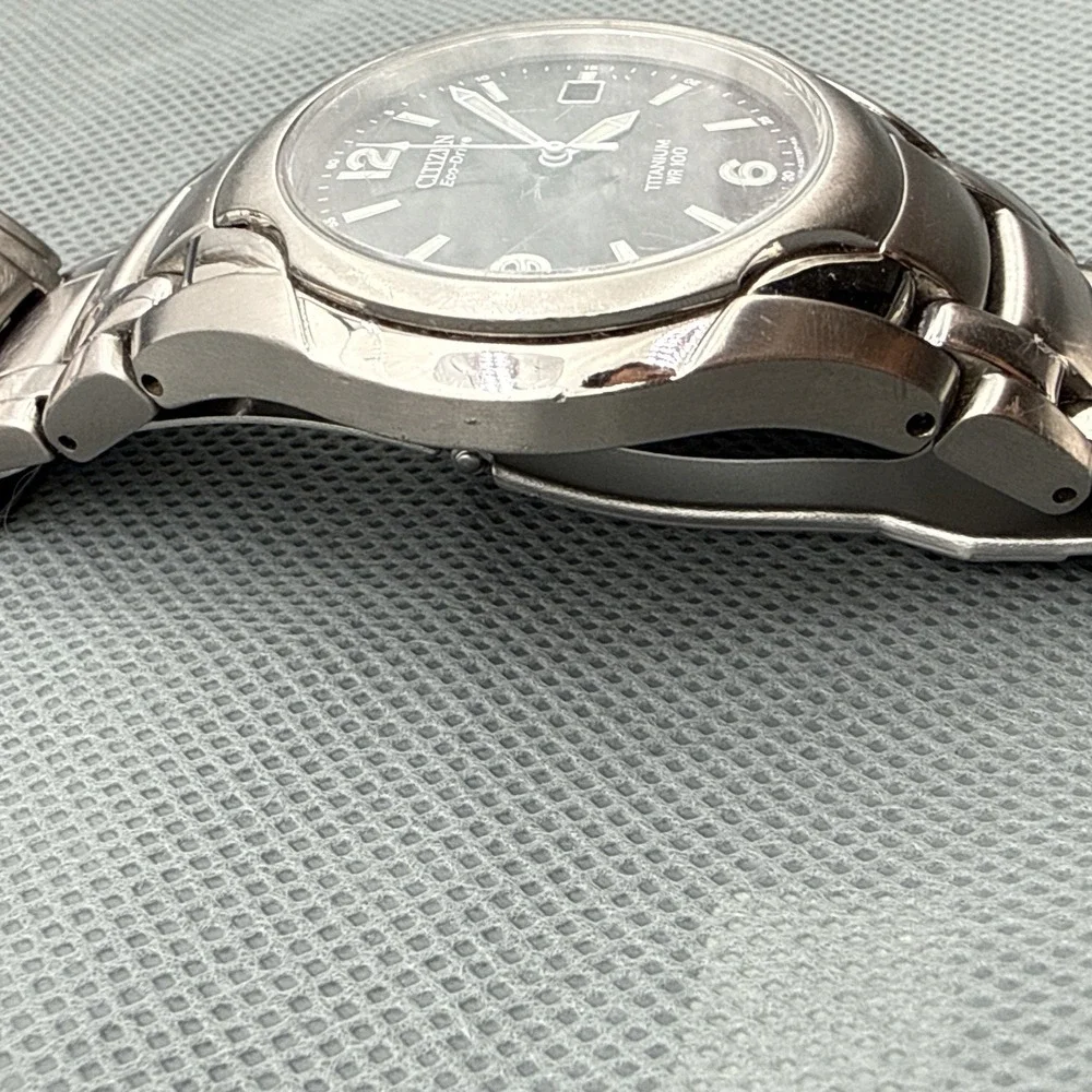 Citizen Eco-Drive Titanium E111 Solar Men's Japan Watch New Orig Battery Cell